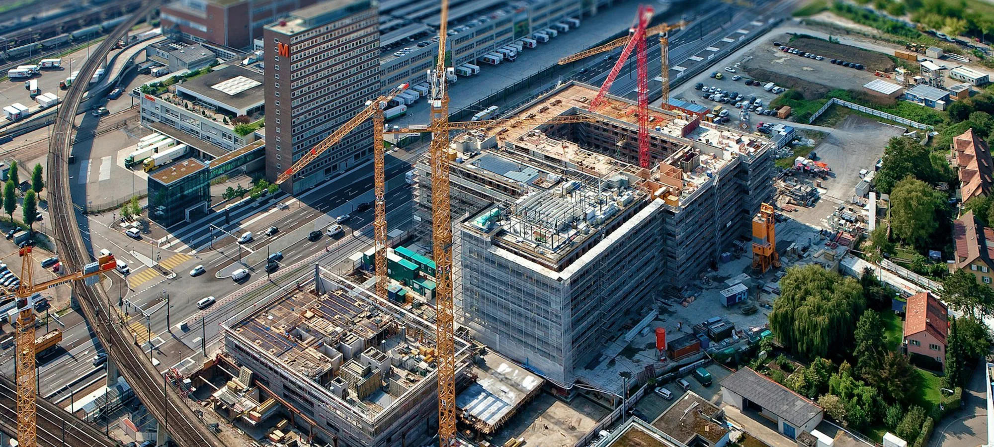 Aerial view of a large active construction site monitored by Prana Air